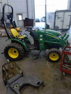 John Deere 2320, Tractor